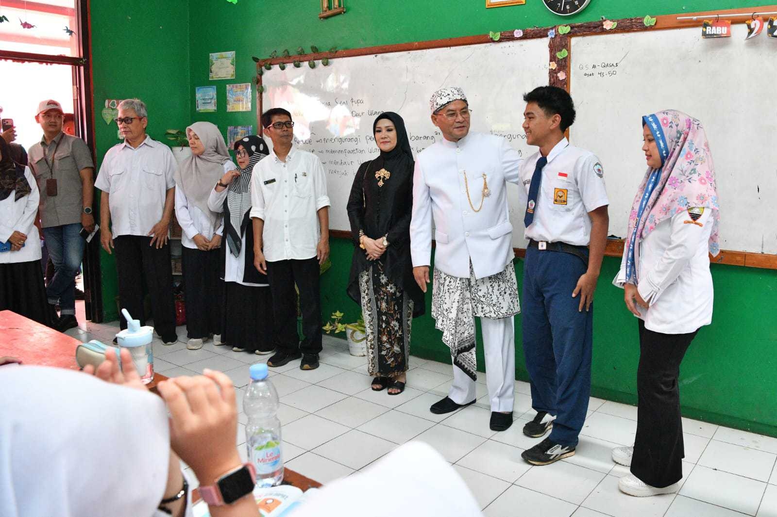 Kisah Ihsan di Sumedang, Wakil Gubernur Jabar Terharu dan Jamin Lanjut Sekolah
