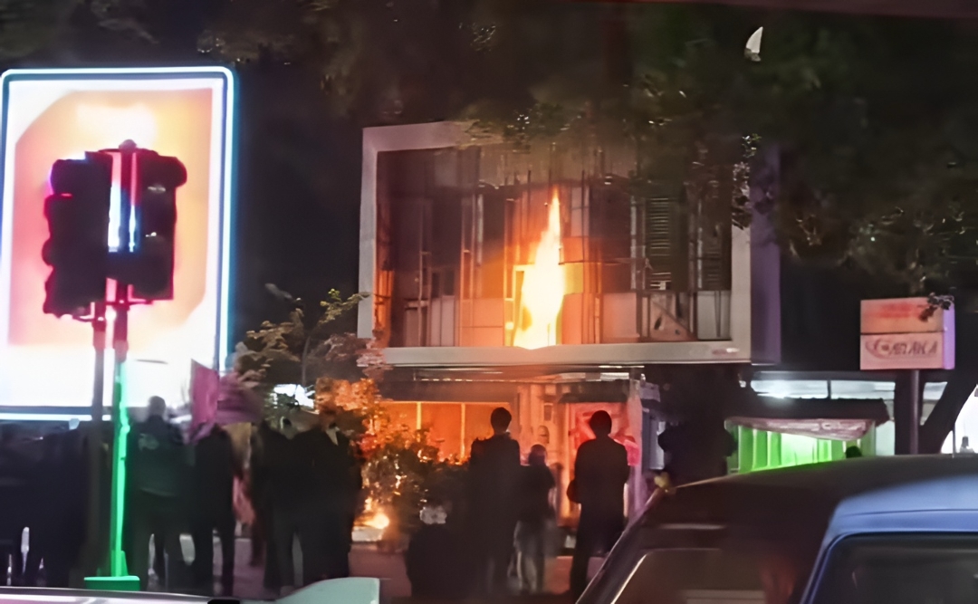 May Day Bandung Kondusif, Aksi Anarkis Pecah di Akhir: 6 Pelajar Jadi Tersangka, Pos Polisi Dibakar