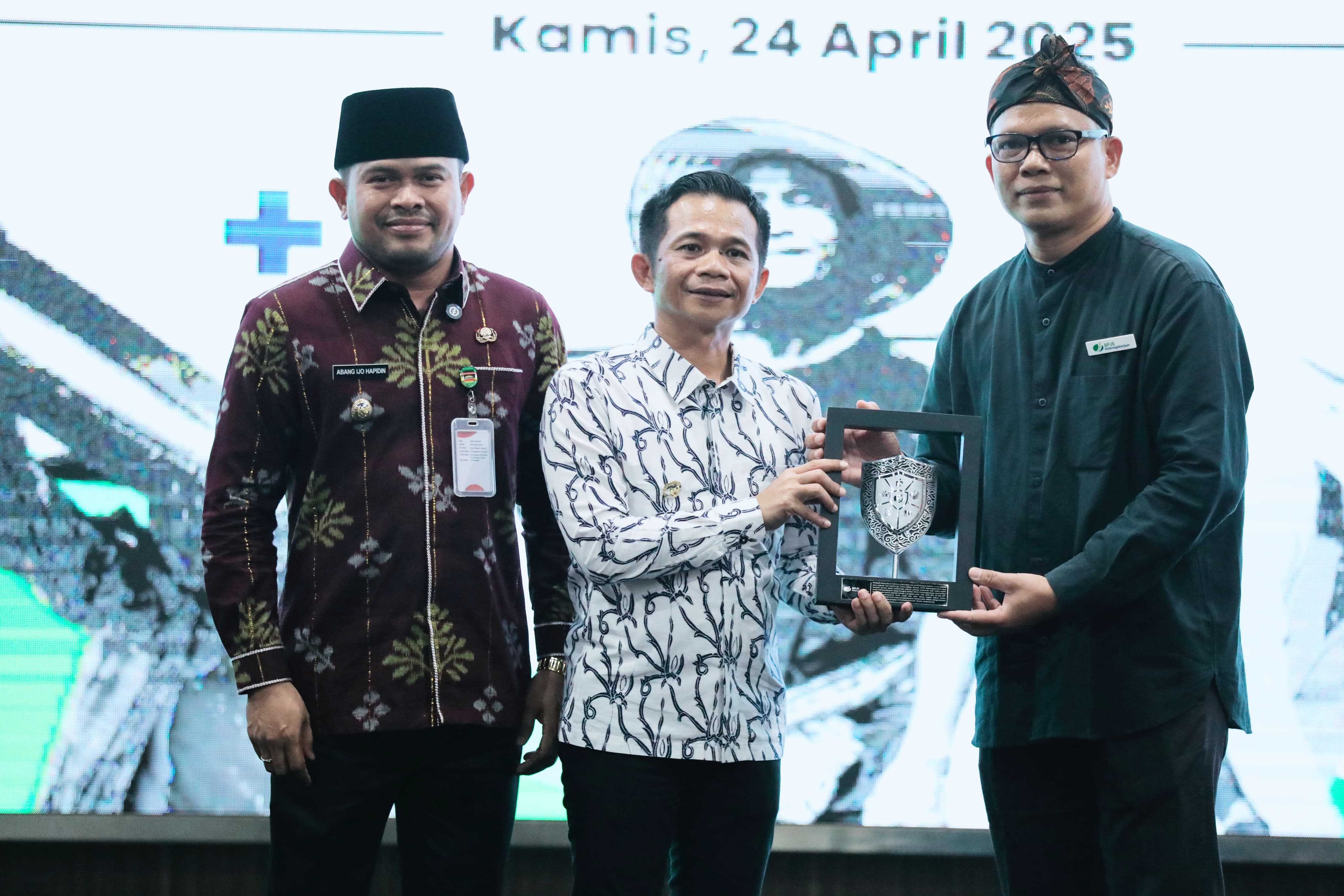 Kick Off UCJ: Om Zein Luncurkan Program Jamsostek Bagi Ribuan Pekerja Nonformal di Purwakarta