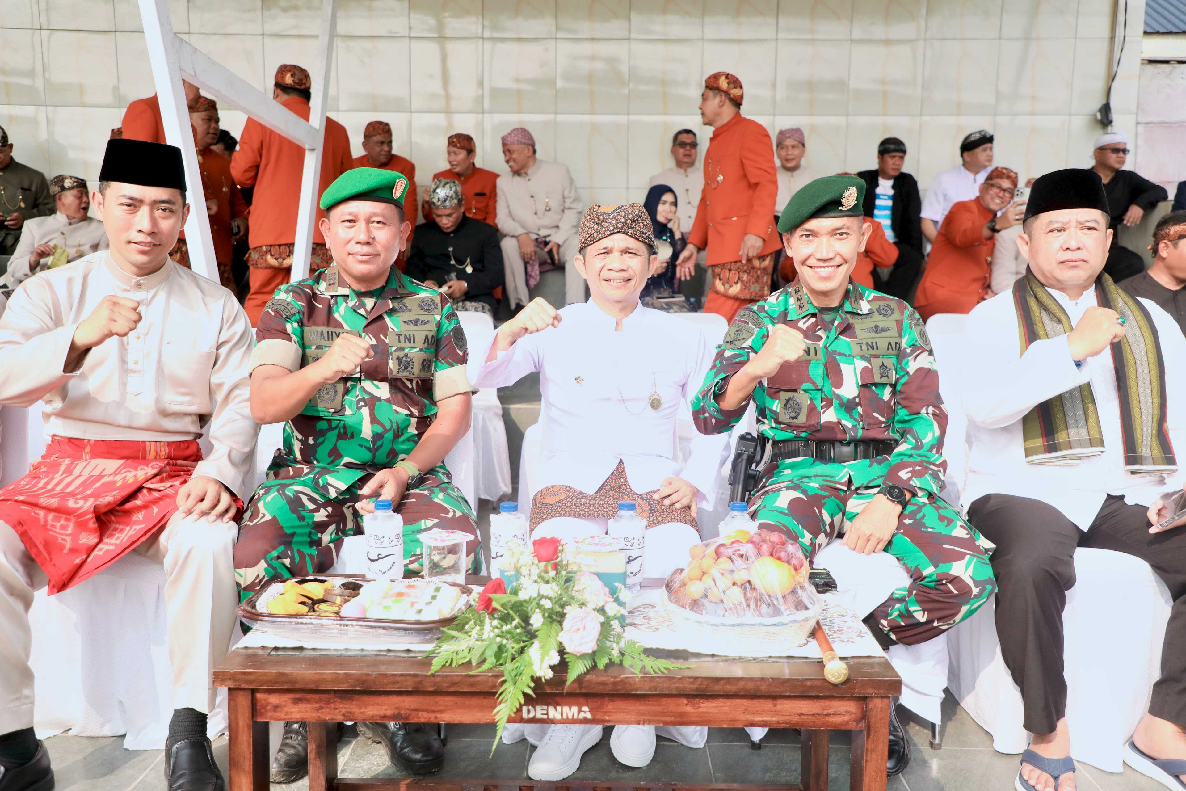 Hardiknas 2025: Bupati Om Zein Resmi Larang Siswa Pakai HP di Purwakarta