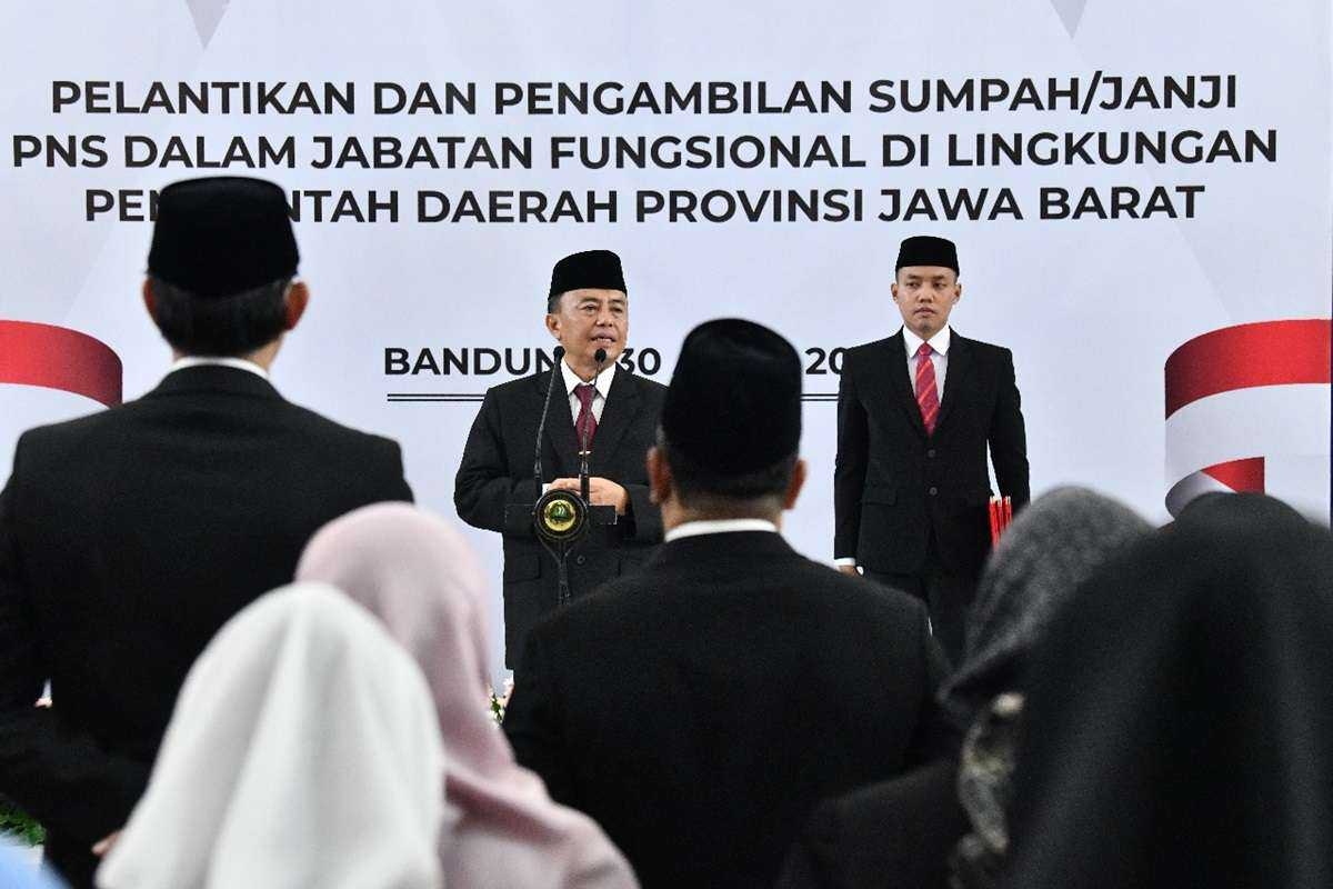 Lantik 65 PNS Pejabat Fungsional, Sekda Herman Suryatman Dorong Kinerja Lebih Akseleratif