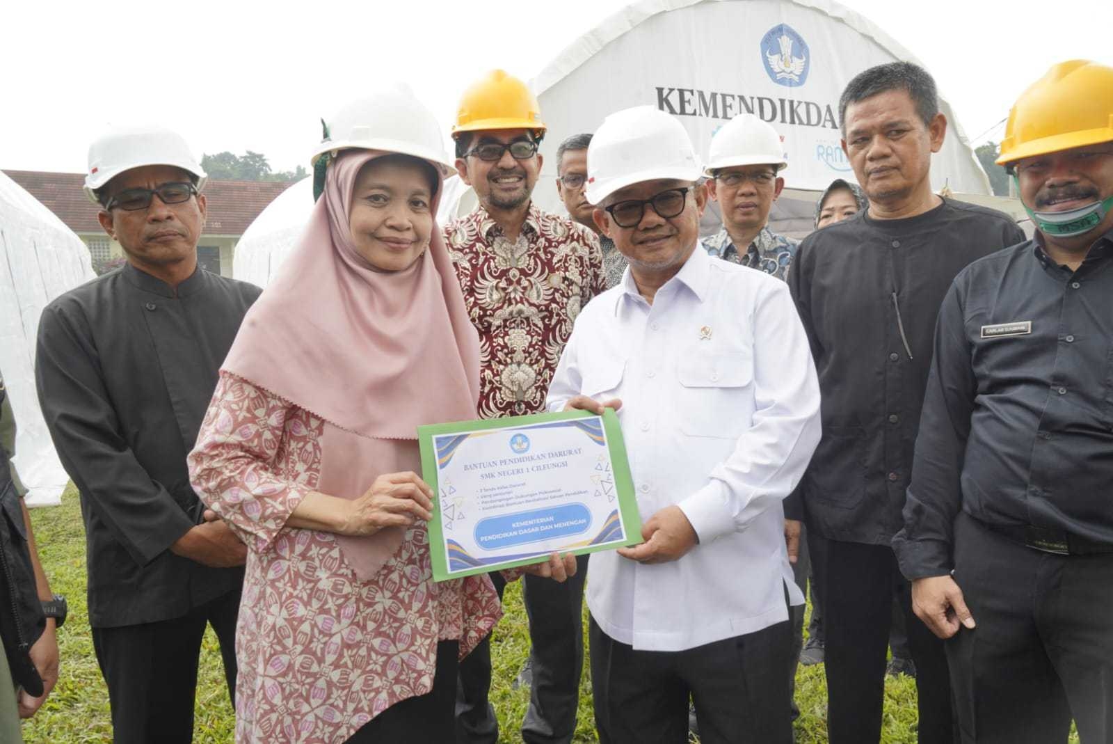 Mendikdasmen dan Disdik Jabar Tinjau SMKN 1 Cileungsi Pasca Robohnya Gedung, Pastikan Perbaikan Cepat