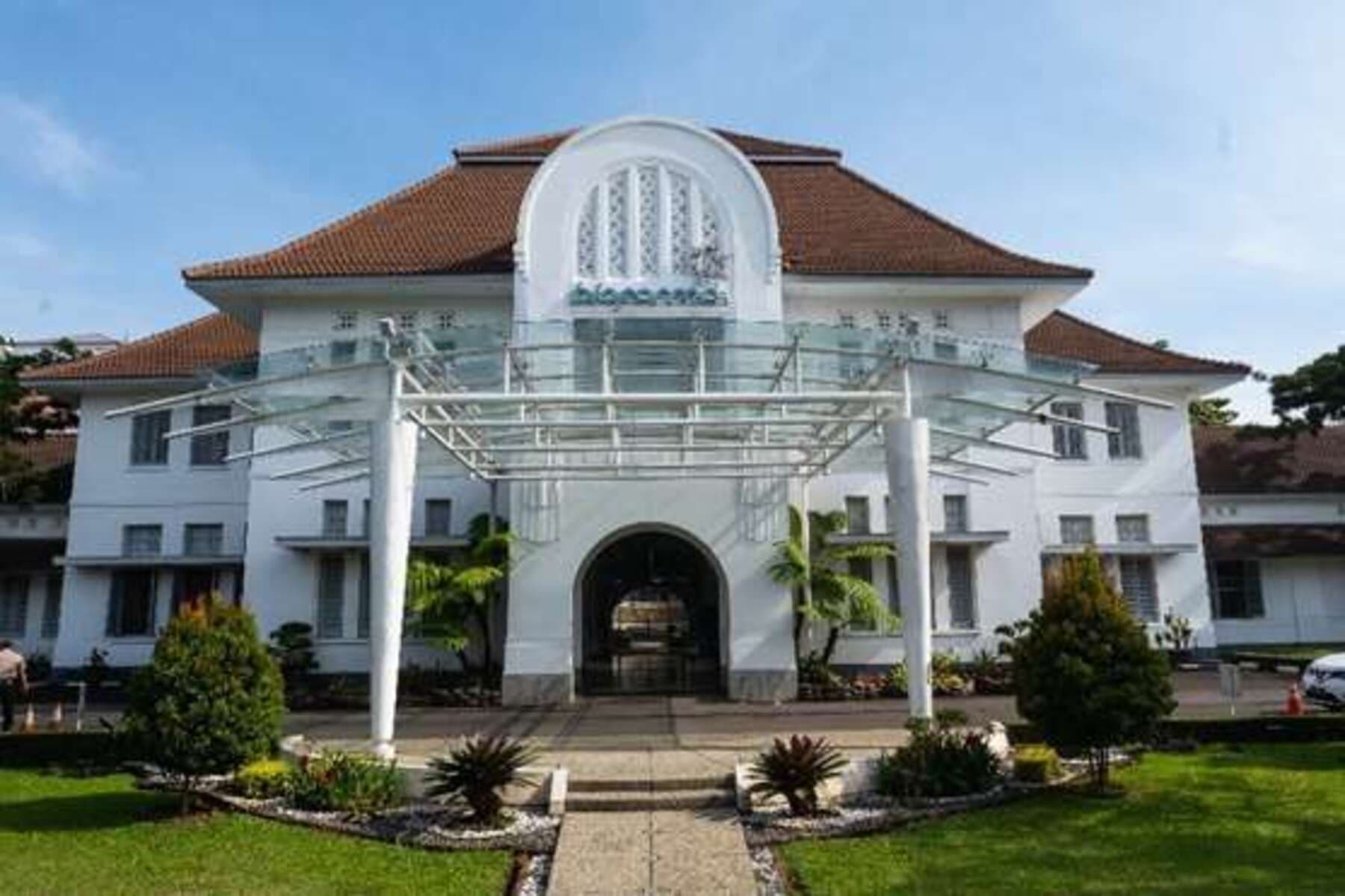 Bio Farma Tegaskan Komitmen Hadirkan Produk Farmasi Halal, Vaksin HPV NusaGard Kantongi Sertifikat Halal BPJPH