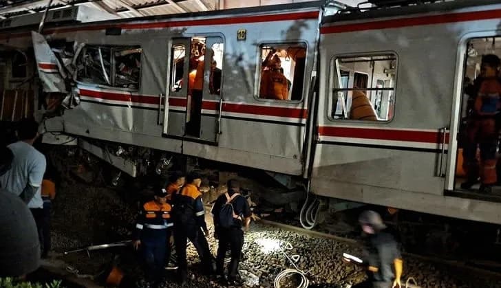 Kecelakaan Kereta Bekasi: 14 Tewas, Dedi Mulyadi Tanggung Biaya dan Santunan Korban
