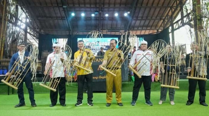 Wagub Jabar Dorong Pariwisata Berkelanjutan, Ingatkan Pentingnya Menjaga Alam dan Budaya