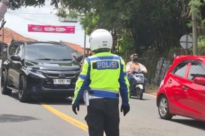 Libur Panjang, Lembang Padat! Polisi Terapkan One Way Situasional di Titik Rawan Macet