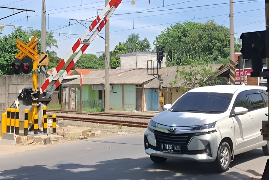 Jabar Perkuat Keselamatan Kereta Api: Palang Pintu, Flyover, dan Petugas Jaga