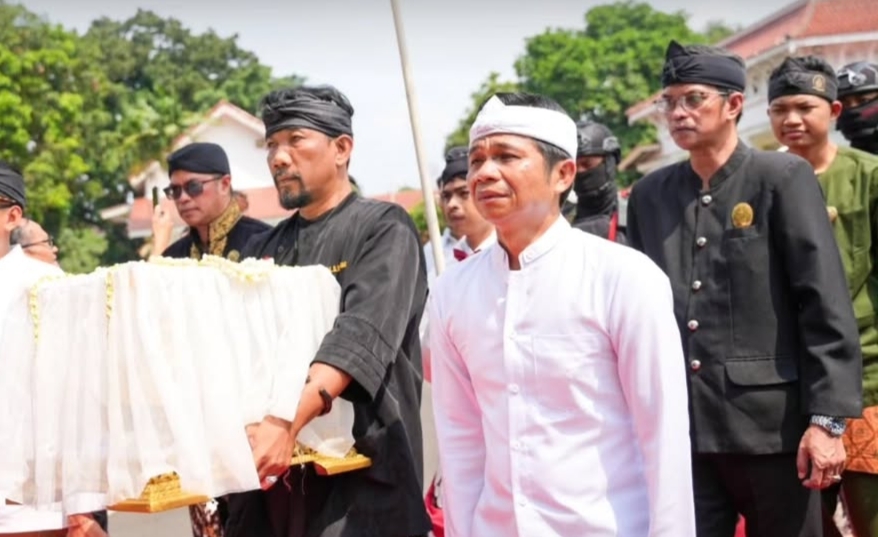 Haru Biru di Purwakarta! Om Zein Lepas Mahkota Binokasih Menuju Karawang