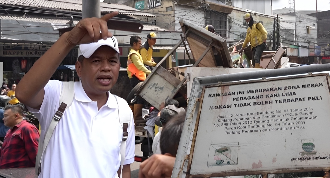 KDM Bongkar Kios Liar di Jantung Bandung, Penataan Kota Humanis Jadi Sorotan Warga