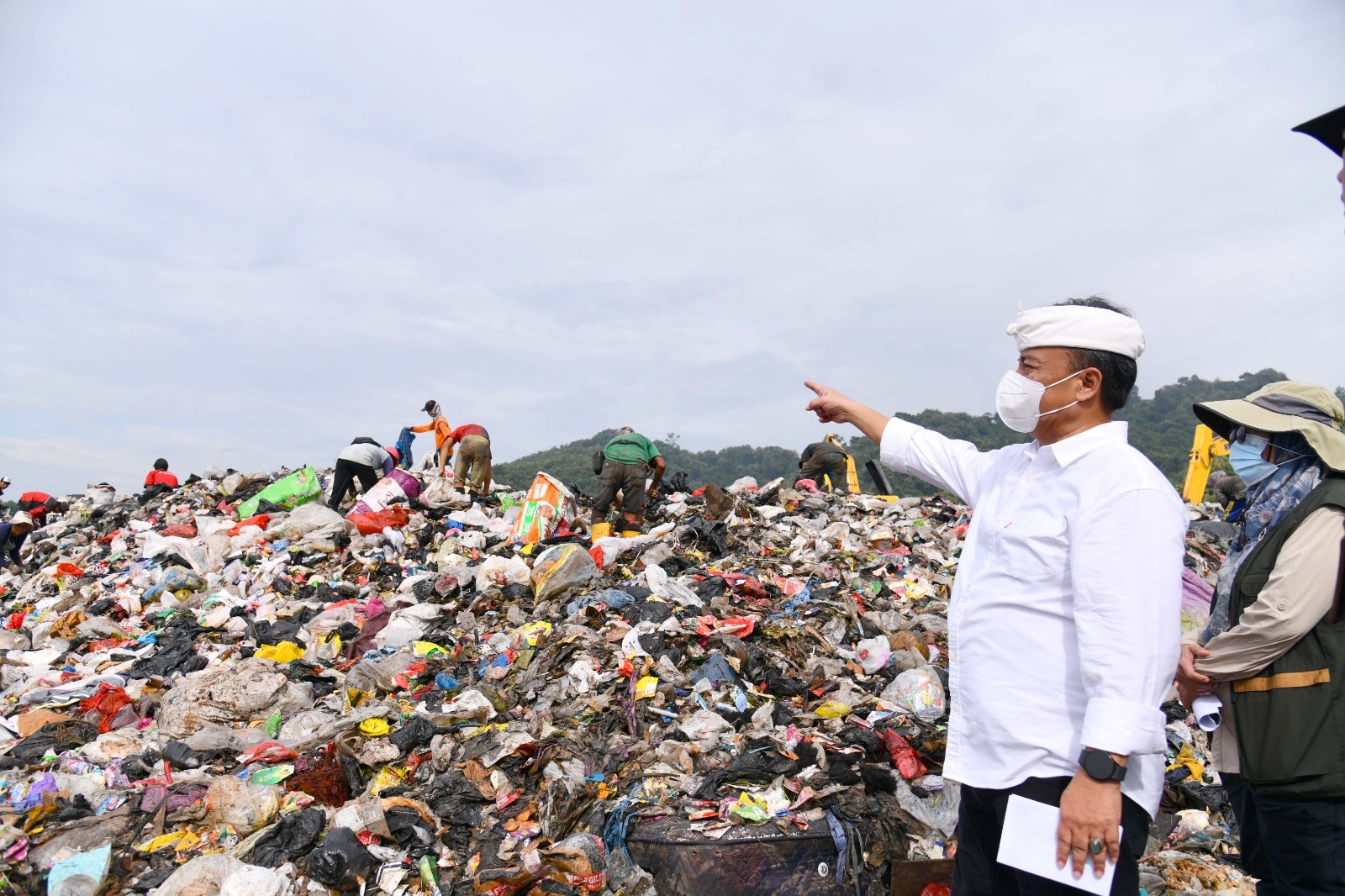 Cek Longsor Sampah di TPA Sarimukti, Sekda Herman Pastikan Kondisi Aman