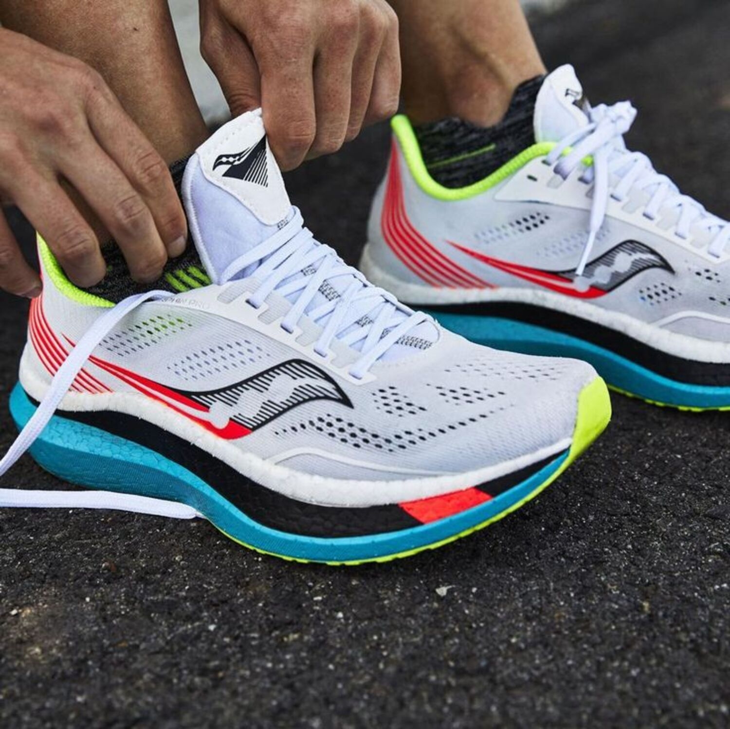 Sepatu Lari Terbaik untuk Kaki Datar (Flat Feet): Pilihan yang Aman dan Nyaman