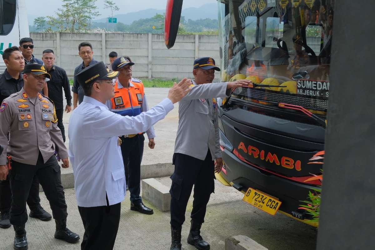 Wagub Erwan Tinjau Arus Mudik di Terminal Ciakar Sumedang, Pastikan Layanan Posko Terpadu Optimal
