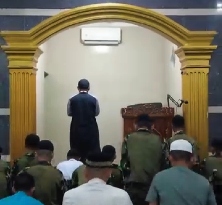 Tak Hanya Aspek Kedisiplinan di Barak Militer, Disdik Purwakarta Bimbing Para Siswa Dalam Aspek Religi