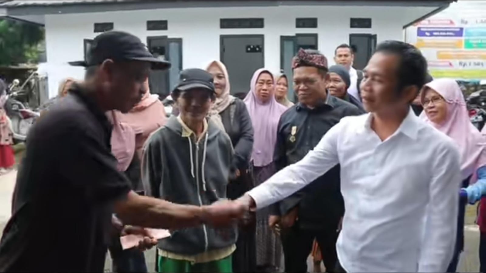 Bupati Purwakarta Om Zein Tunaikan Janji: Beli Tanah untuk Bah Mamat, Orang Tua Siswa Alumni Barak Militer