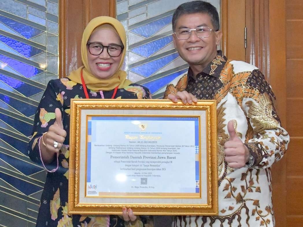 Wagub Erwan Setiawan Terima Penghargaan Penyelenggaraan Kearsipan Pemda Provinsi Jabar Raih Kategori "Sangat Memuaskan"