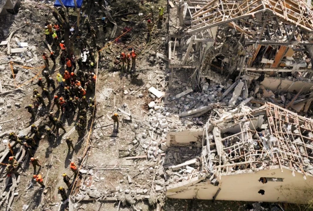 Saling Ancam! Iran Serang Israel Dengan Rudal Sebagai Balasan Atas Pengeboman AS di Tiga Lokasi Penting Nuklir Iran.