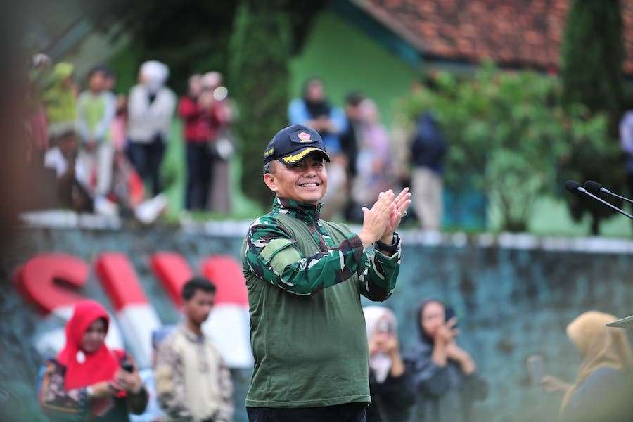 Sekda Herman Tutup Pendidikan Karakter Panca Waluya Angkatan II Setelah 21 Hari Ratusan Siswa Menjalani Pendidikan di Barak Militer