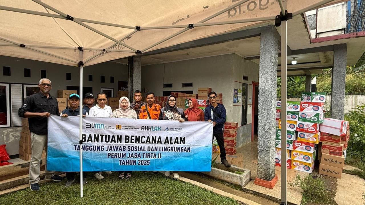 Hadir untuk Negeri, Perum Jasa Tirta II Bantu Korban Pergerakan Tanah di Purwakarta