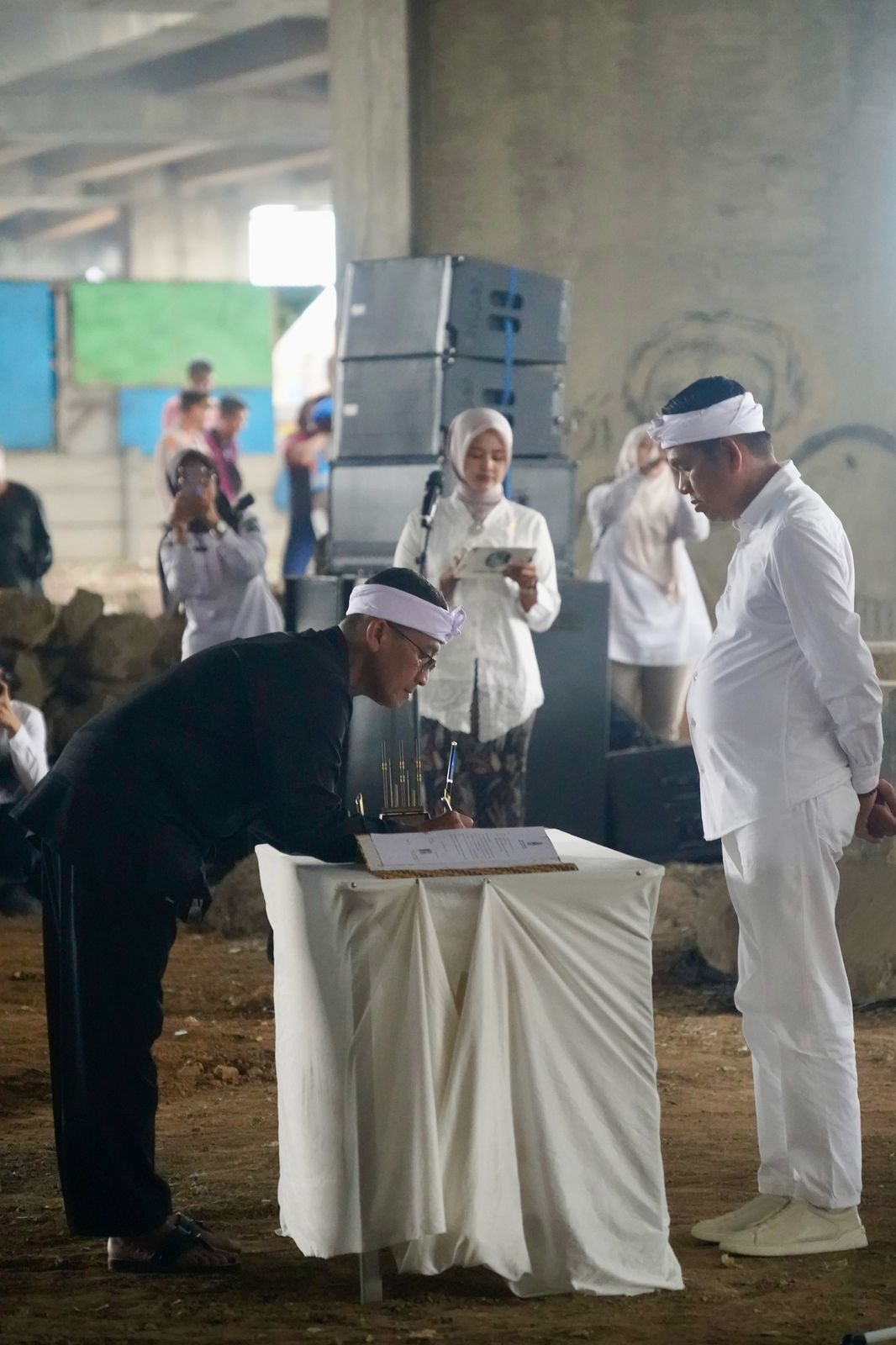 Beda Dari yang Lain! Gubernur Jabar Lantik Sejumlah Jabatan Administrator dan Pengawas di Lingkup Pemprov Jabar di Kolong Tol