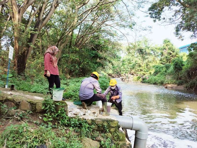 Sempat Viral! DLH Jabar Sidak Dua Kawasan Industri Bekasi, Telusuri Sumber Pencemaran Sungai Cilemahabang