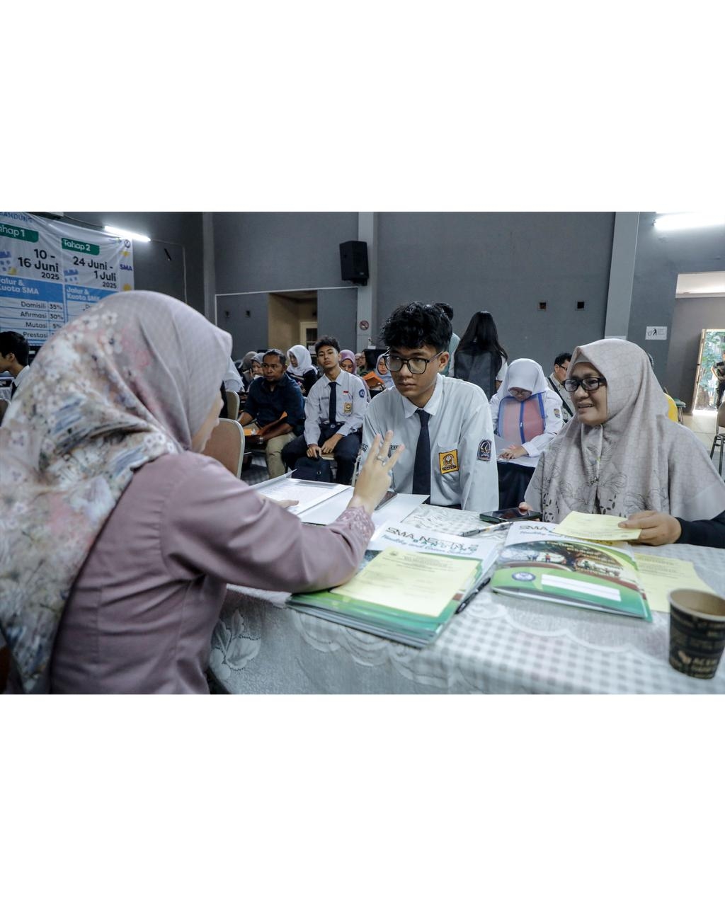 Daftar Ulang SPMB Tahap 2, Orang Tua Siswa Akui Program PAPS Pemprov Jabar Bantu Warga Kecil