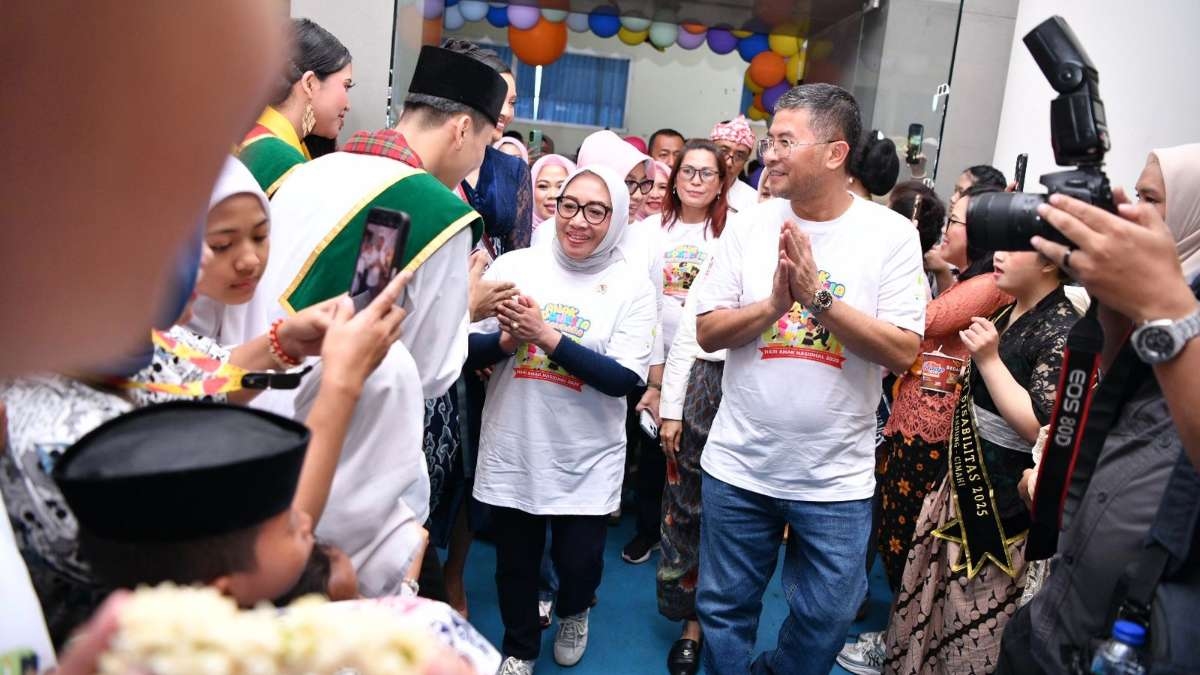 DP3AKB Jabar Raih Rekor MURI untuk Permainan Tradisional Anak Berkebaya dan Berpangsi