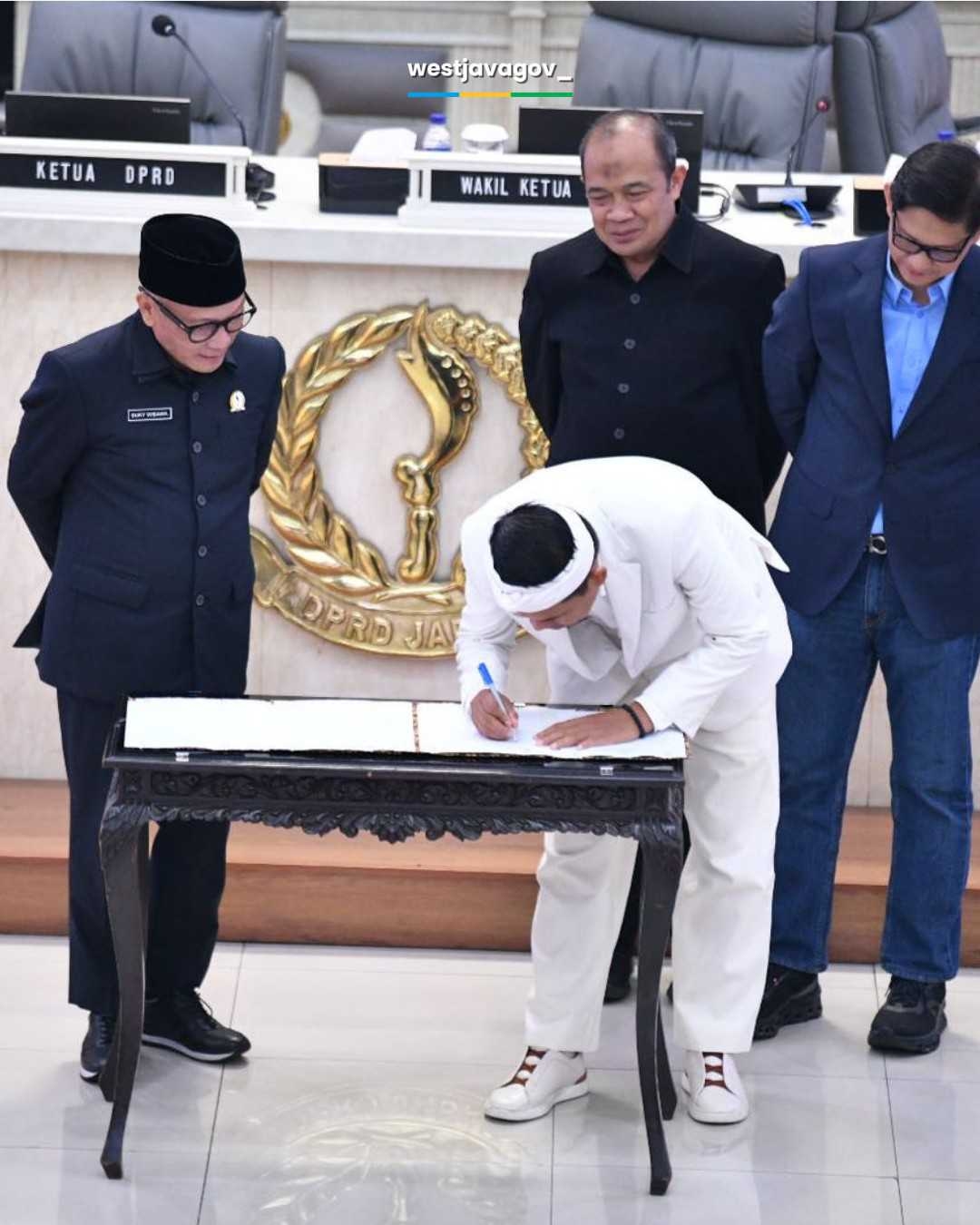 Gubernur Jabar dan DPRD Sepakati Perubahan KUA-PPAS Tahun 2025 dan Sampaikan Rencana APBD Tahun 2026
