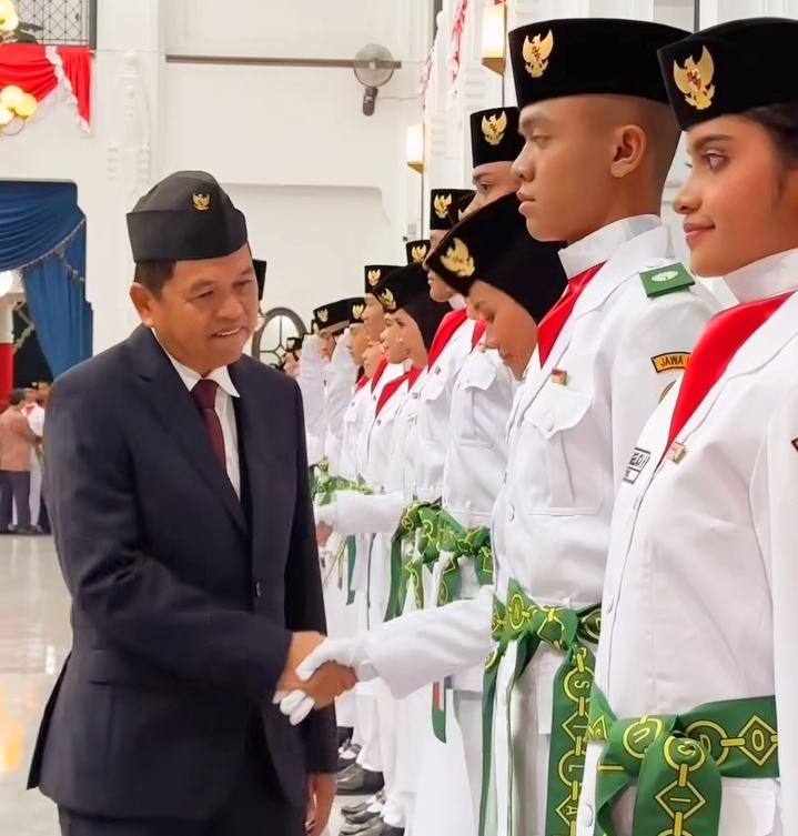 Pemprov Jabar Hadirkan Kirab Budaya di Peringatan HUT Kemerdekaan Republik Indonesia Ke-80