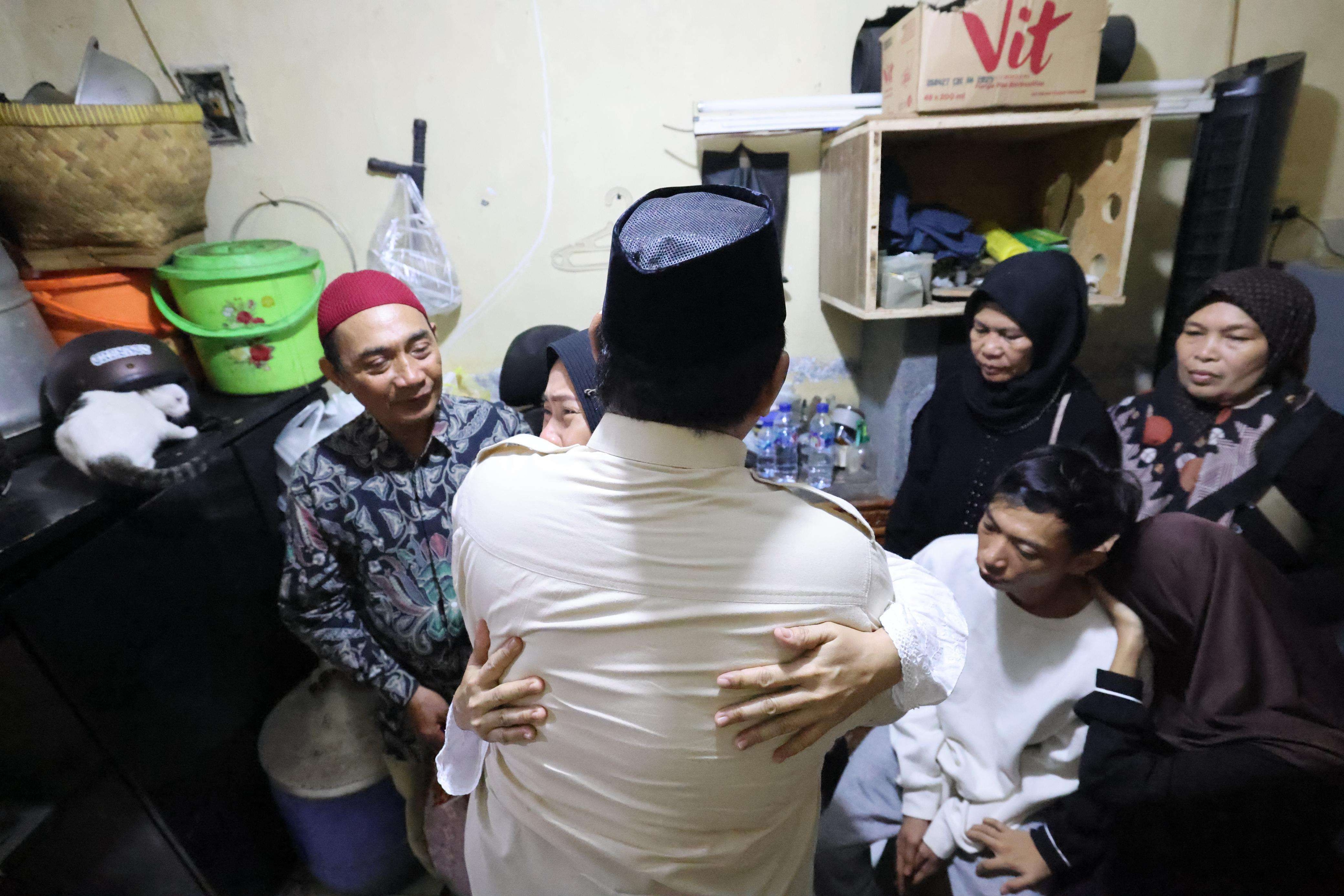 Isak Tangis di Rumah Duka, Presiden Prabowo Sampaikan Bela Sungkawa dan Janji Beri Bantuan Keluarga Affan Kurniawan