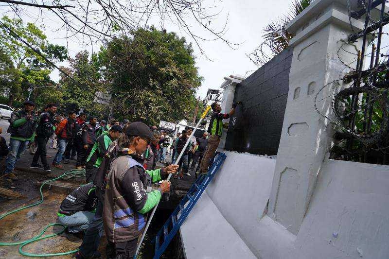 Ratusan Ojol Kembali Geruduk Gedung Sate dan DPRD Jabar, Gelar Bersih-bersih Pasca Aksi Demonstrasi