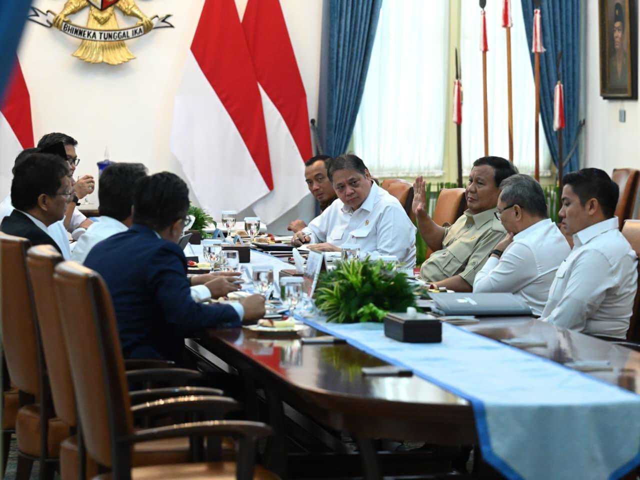 Presiden Prabowo Pimpin Ratas, Fokus pada Percepatan Program Prioritas: Tak Ada Lagi Alasan Kertas!