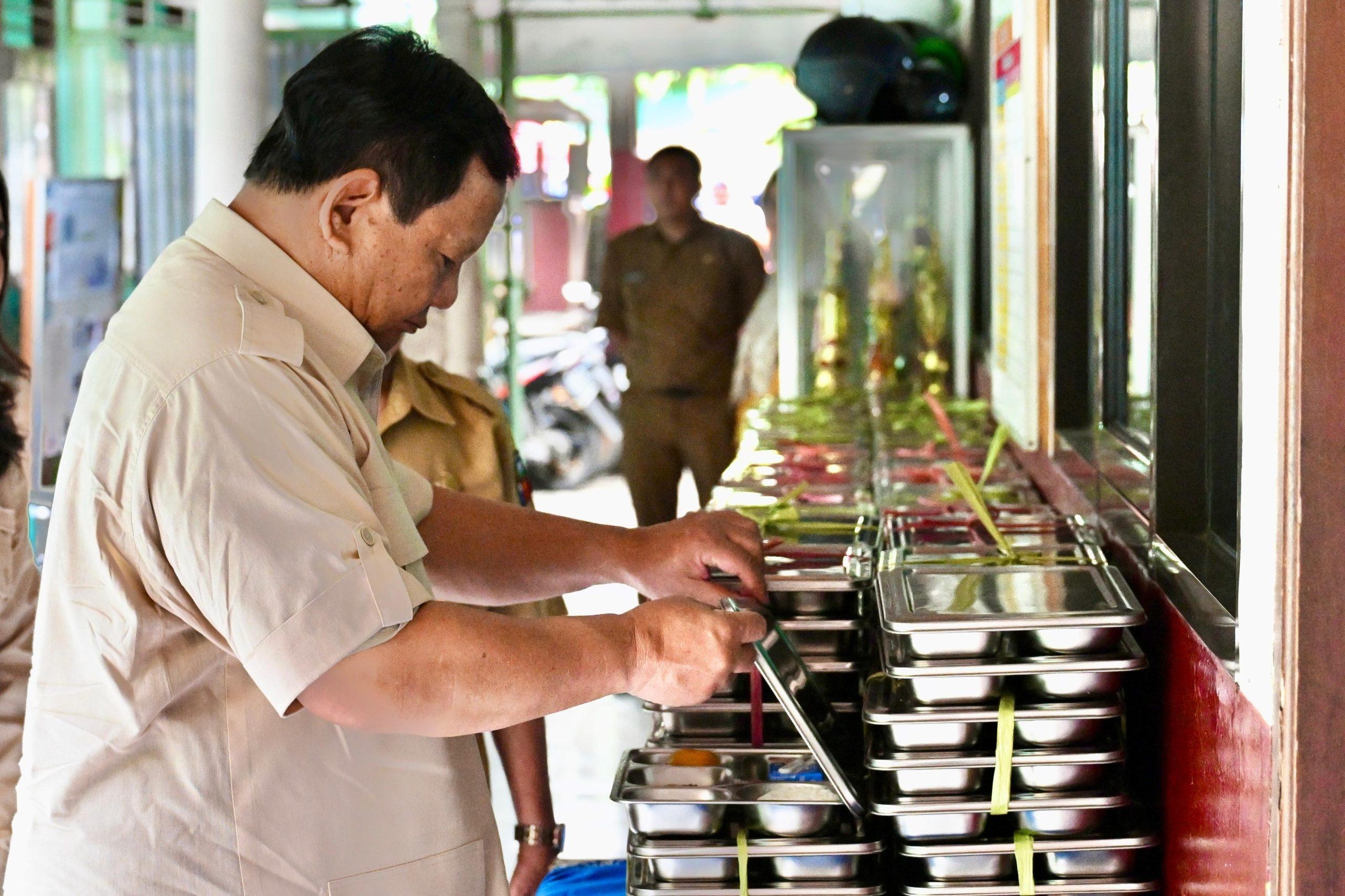 Prabowo Pastikan Program Makan Bergizi Gratis Tetap Berjalan, Simak Enam Langkah Pemerintah Benahi Tata Kelola MBG