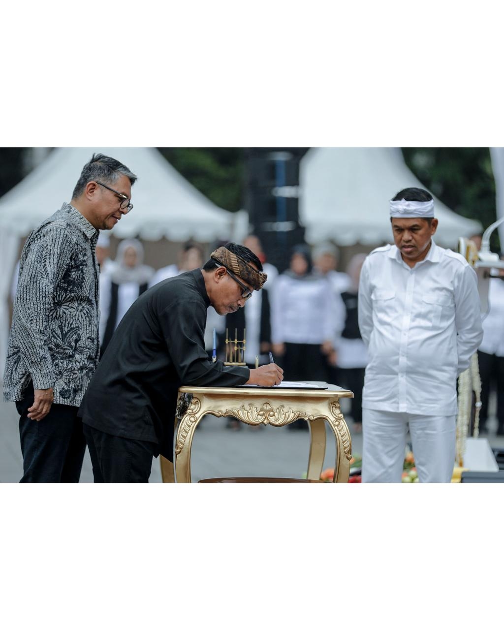 Lantik Ratusan Kepala Sekolah, KDM: Pendidikan Harus Dibangun dengan Adab dan Ketulusan