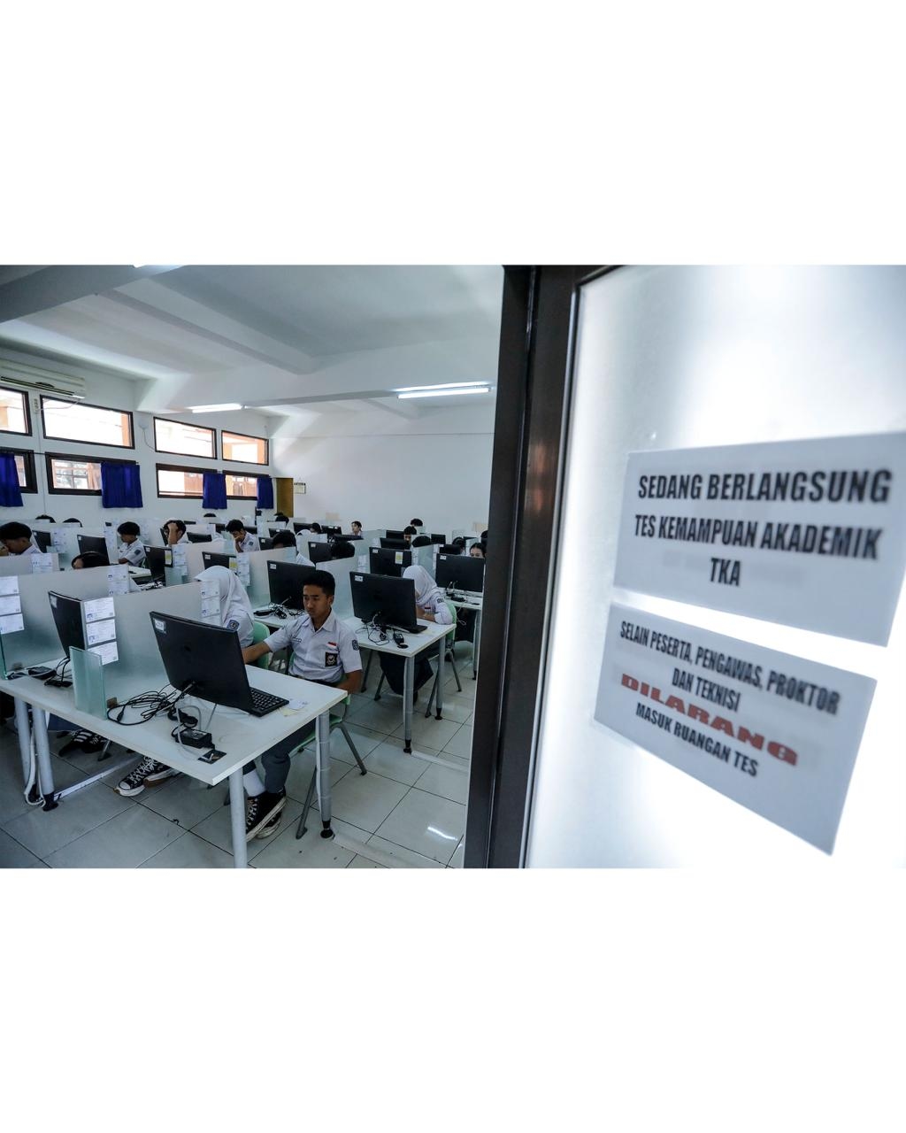 Kadisdik Jabar Tinjau Langsung TKA di SMAN 8 Bandung: Ratusan Siswa Ikuti Tes Secara Kondusif
