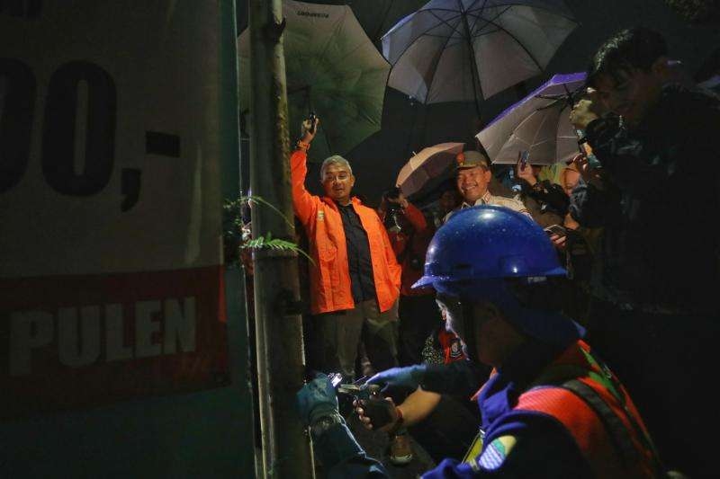 Farhan Tinjau Drainase dan Air Bersih di Kujangsari, Siskamling Jadi Evaluasi Siaga Bencana Kota Bandung