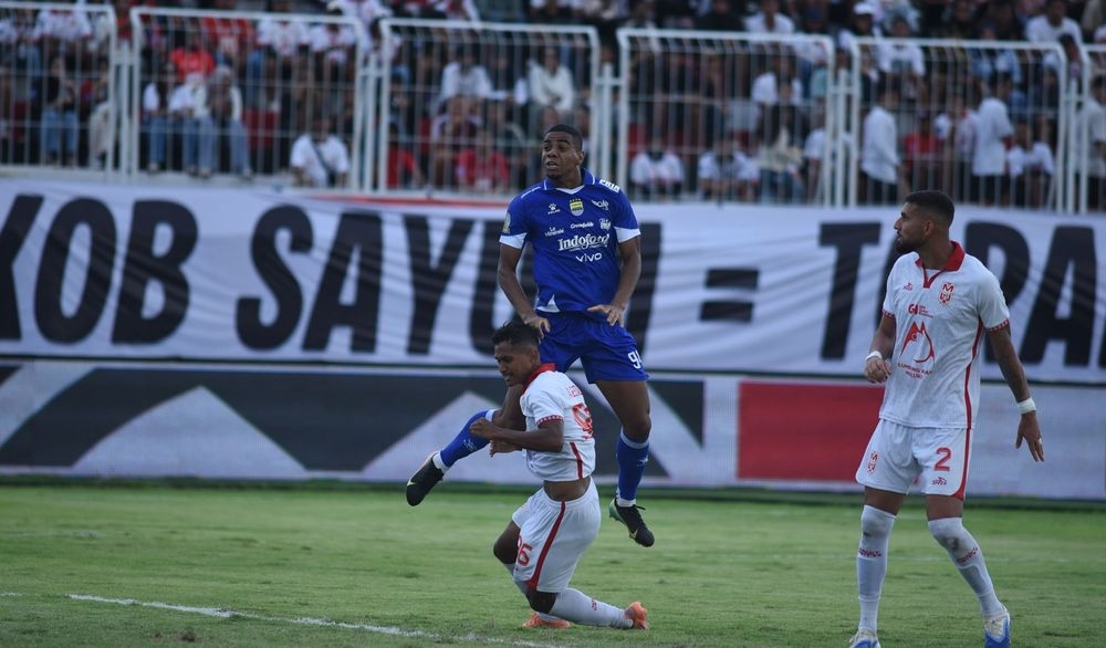 Review Kekalahan Persib vs Malut United, Rentetan Kemenangan Terhenti