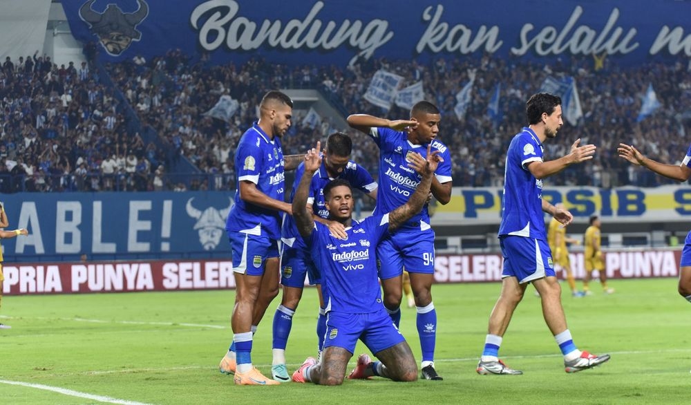 Brace Ramon Tanque Bungkam Bhayangkara FC, Persib Bandung Melesat ke Posisi Runner-Up
