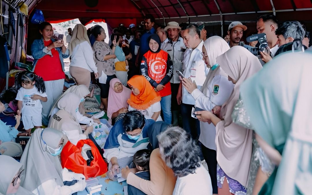 Bupati Karawang Aep Syaepuloh Tinjau Banjir Rengasdengklok, Pastikan Logistik dan Kesehatan Aman