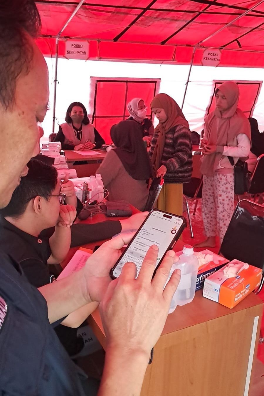Percepat Koordinasi, Diskominfotik KBB Pasang Internet Satelit Starlink di Posko Longsor Cisarua