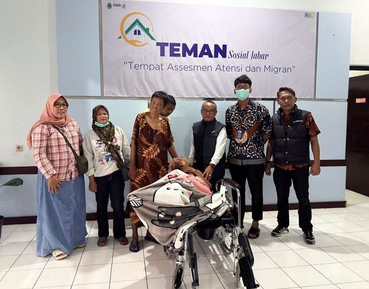 Respons Cepat Aduan Warga, Dinsos Jabar Evakuasi Lansia Terlantar dan Anak ODGJ di Sukasari